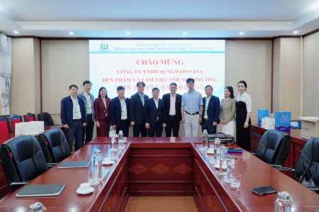 Công ty TNHH Sungwoo Vina đến thăm và làm việc với Trường Đại học Công nghiệp Việt Trì